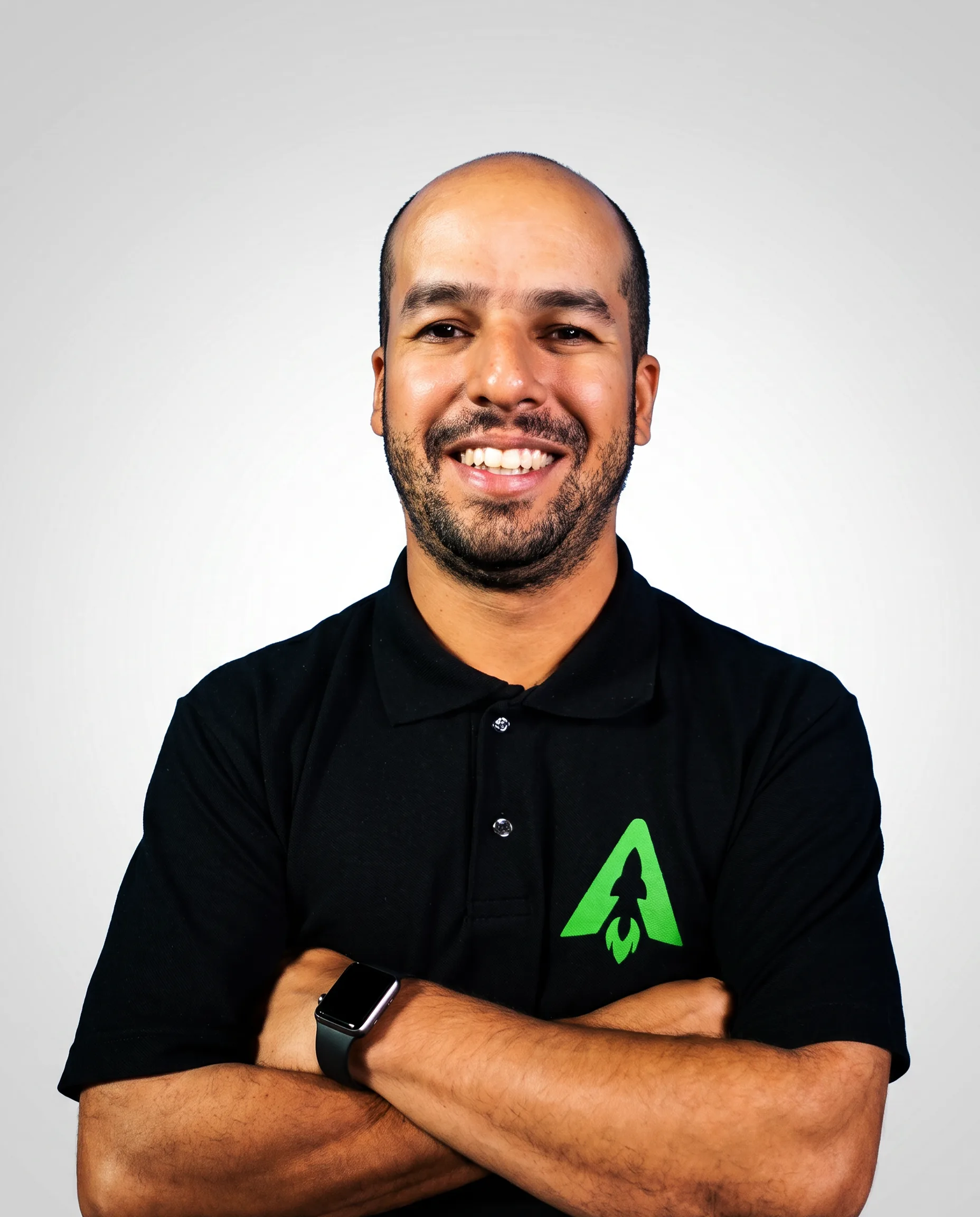 Professor Rohne, de Química, da Acelera Concursos